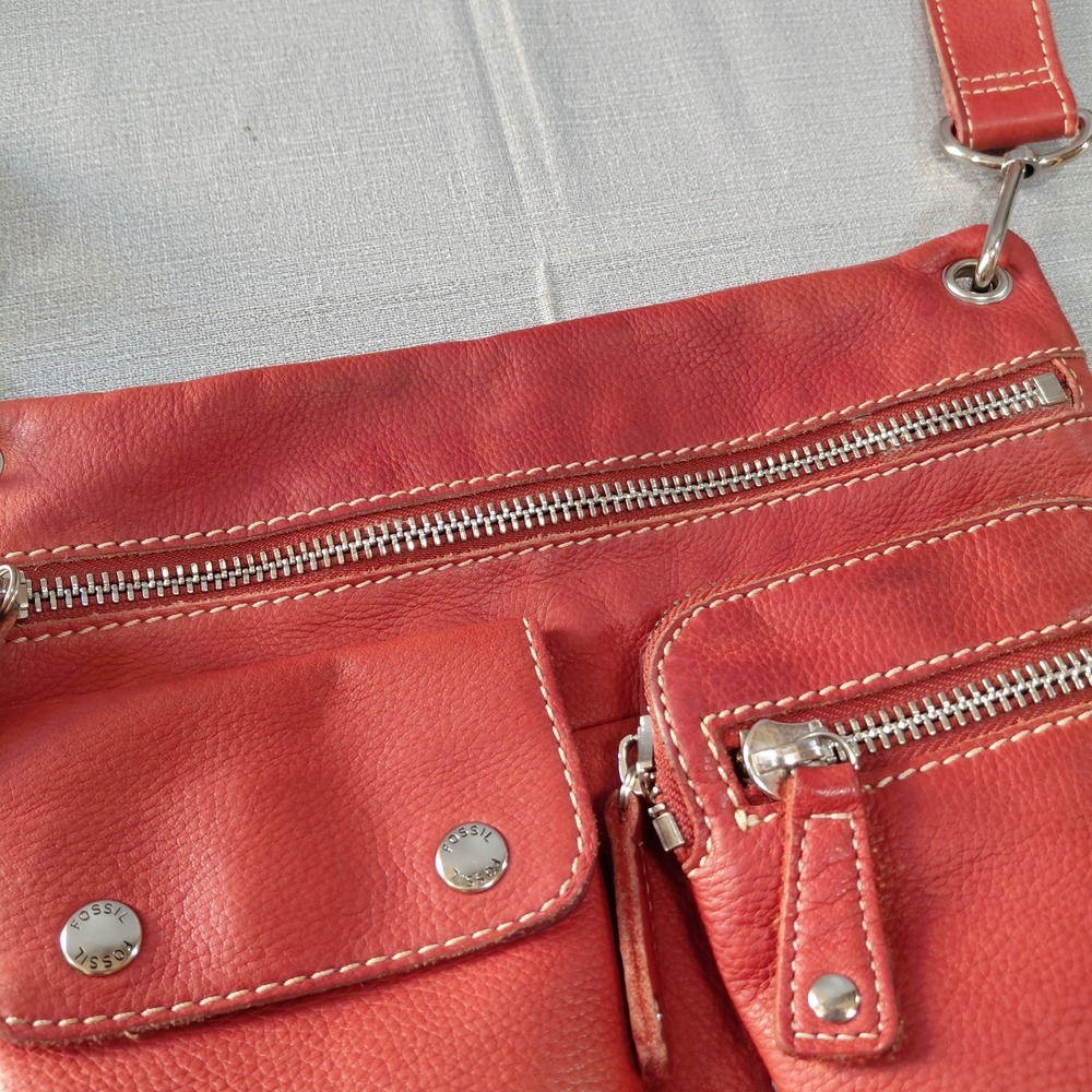 Vtg Y2k Fossil Sutter Genuine Leather Crossbody Bag Red Adjustable Strap Top Zip - Picture 11 of 16